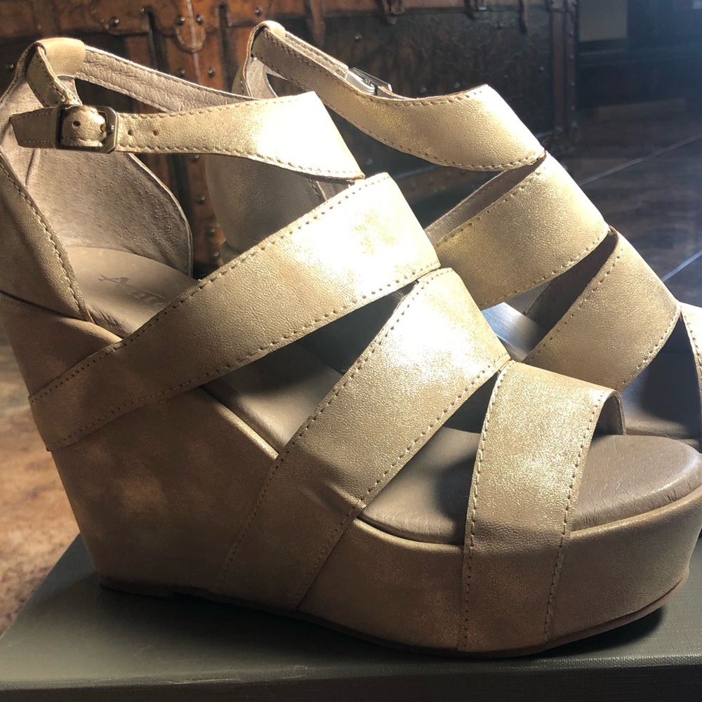 NIB Stunning Antelope Gladiator Wedge